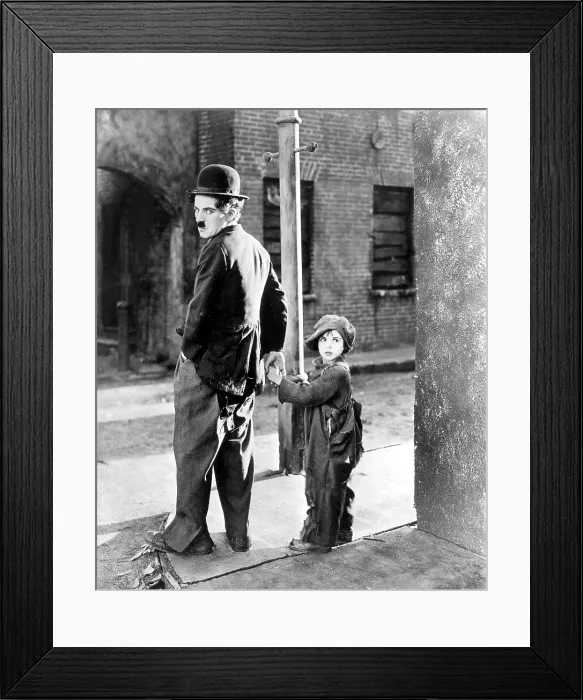 Framed Print : THE KID, Charles Chaplin, Jackie Coogan, 1921