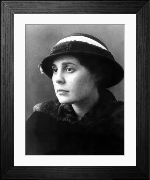 Framed Print : Lili Brik, 1914. Courtesy: CSU Archives  /  Everett Collection