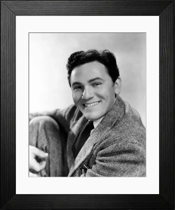 Framed Print : FLOWING GOLD, John Garfield, 1940 Framed Print : FLOWING GOLD, John Garfield, 1940