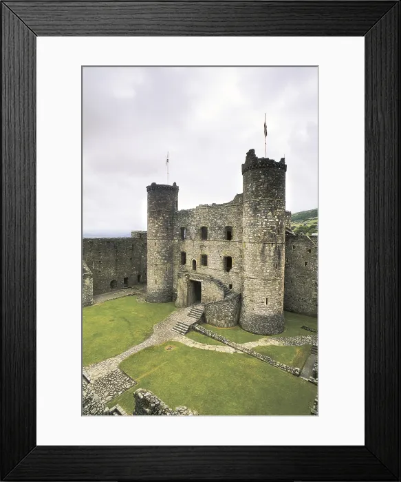 Framed Print : UNITED KINGDOM. WALES. GWYNEDD. Harlech. Harlech Castle (end 13th c.), by James of Saint George. AISA / Everett Collection**US SALES ONLY**