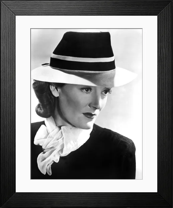 Framed Print : THE CAPTIVE HEART, Rachel Kempson, 1946