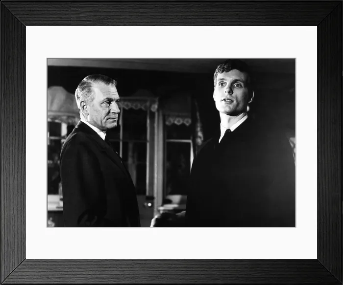Framed Print : BUNNY LAKE IS MISSING, from left: Laurence Olivier, Keir Dullea, 1965