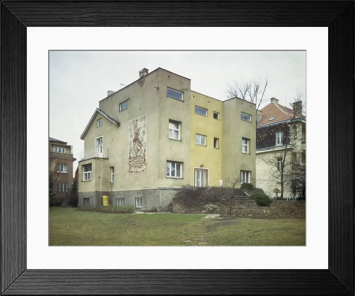Framed Print : LOOS, Adolf (1870-1933). Steiner House. 1910. AUSTRIA. Vienna. Functionalism. Architecture. AISA / Everett Collection**US SALES ONLY** Framed Print : LOOS, Adolf (1870-1933). Steiner House. 1910. AUSTRIA. Vienna. Functionalism. Architecture. AISA / Everett Collection**US SALES ONLY**