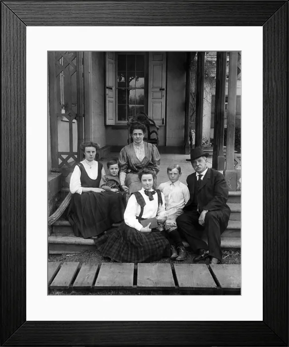 Framed Print : Grover Cleveland and his family, 1907. Courtesy: CSU Archives / Everett Collection