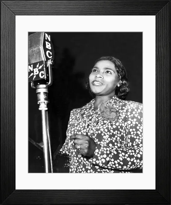 Framed Print : Marian Anderson, contralto, singing on The Telephone Hour, an NBC radio program in 1943.. Courtesy: CSU Archives  /  Everett Collection
