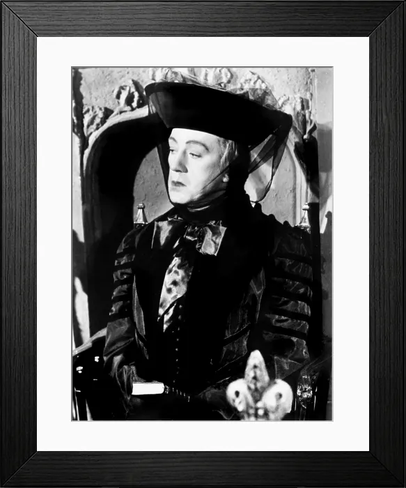 Framed Print : KIND HEARTS AND CORONETS, Alec Guinness, 1949