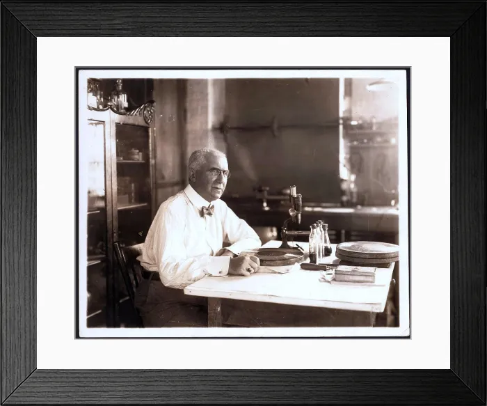 Framed Print : Emile Berliner (1851-1929), American inventor of the phonograph, in laboratory working on disc, looking up from desk, circa 1920s Framed Print : Emile Berliner (1851-1929), American inventor of the phonograph, in laboratory working on disc, looking up from desk, circa 1920s