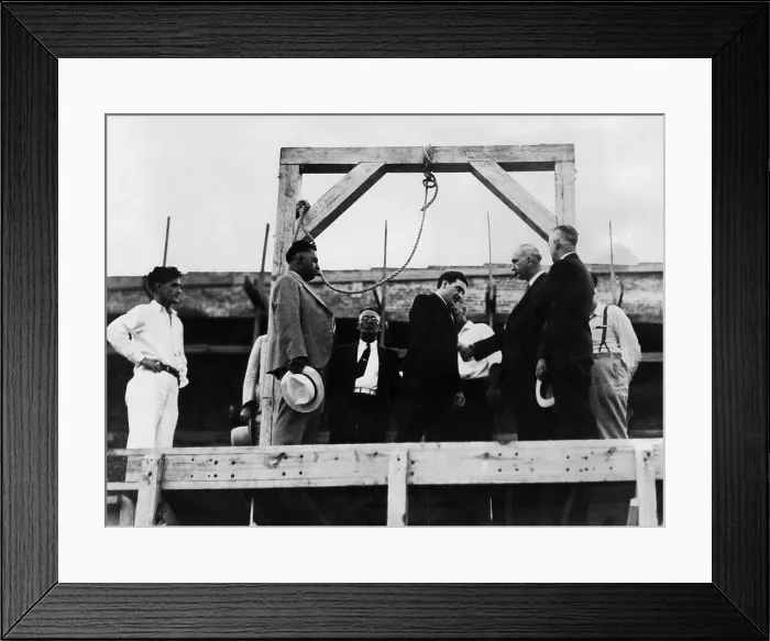 Framed Print : Arthur Gooch shakes hands with Deputy Warden Jess Dunn of the McAlester, Oklahoma penitentiary. Gooch was hanged for kidnapping minutes later, 1936
