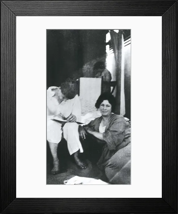Framed Print : The poet Sergei Esenin and his wife the dancer Isadora Duncan (1922). AISA / Everett Collection**US SALES ONLY** Framed Print : The poet Sergei Esenin and his wife the dancer Isadora Duncan (1922). AISA / Everett Collection**US SALES ONLY**