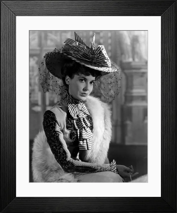 Framed Print : KIND HEARTS AND CORONETS, Valerie Hobson, 1949 Framed Print : KIND HEARTS AND CORONETS, Valerie Hobson, 1949