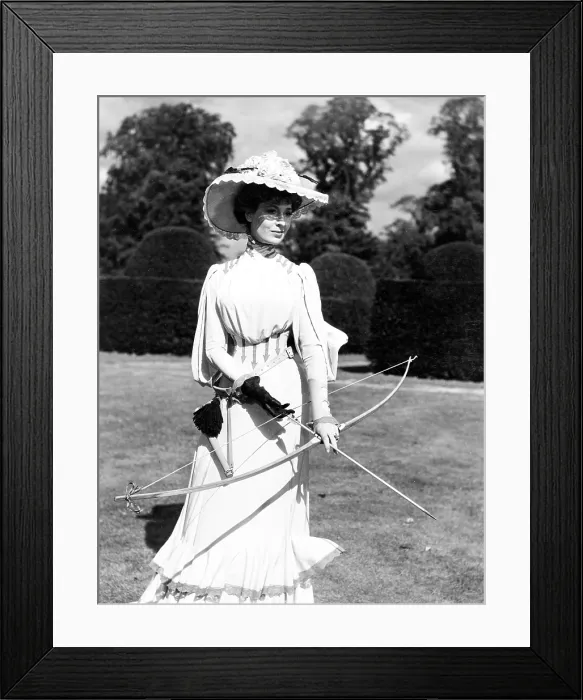 Framed Print : KIND HEARTS AND CORONETS, Valerie Hobson, 1949 Framed Print : KIND HEARTS AND CORONETS, Valerie Hobson, 1949