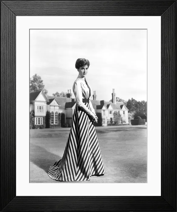 Framed Print : KIND HEARTS AND CORONETS, Valerie Hobson, 1949