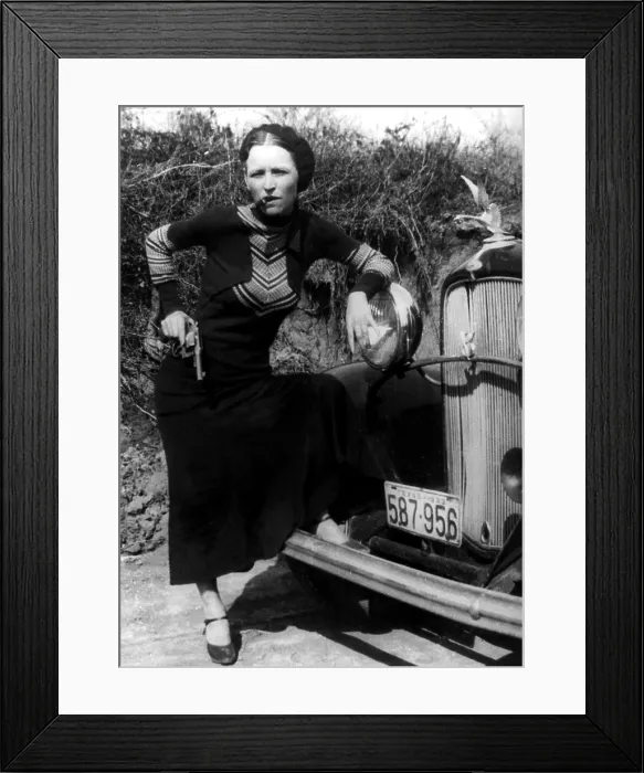 Framed Print : Bonnie Parker, 1933. Courtesy: CSU Archives  /  Everett Collection