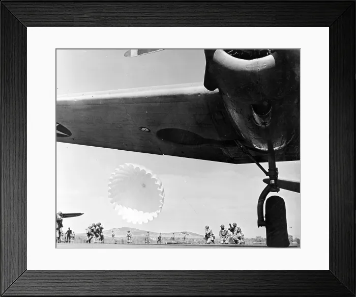 Framed Print : World War II, U.S. paratroopers in action, circa 1940-1946 Framed Print : World War II, U.S. paratroopers in action, circa 1940-1946