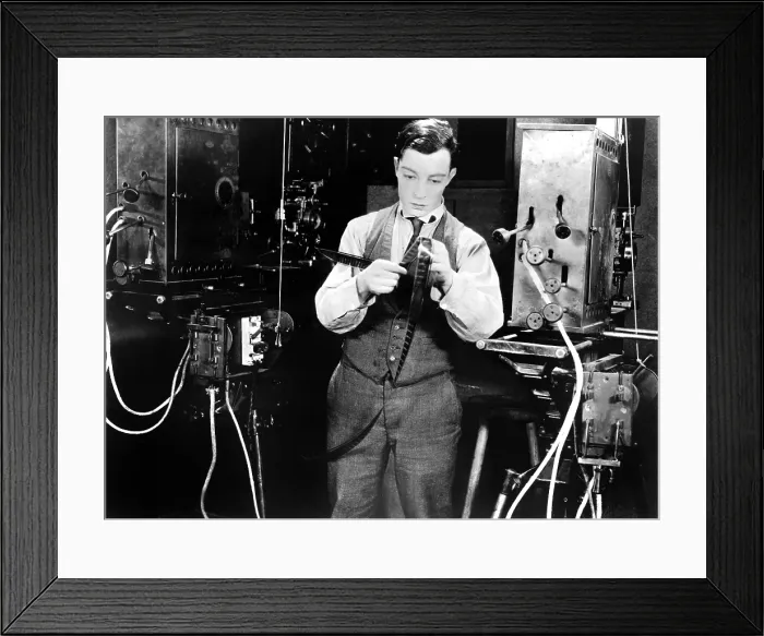 Framed Print : THE CAMERAMAN, Buster Keaton, 1928