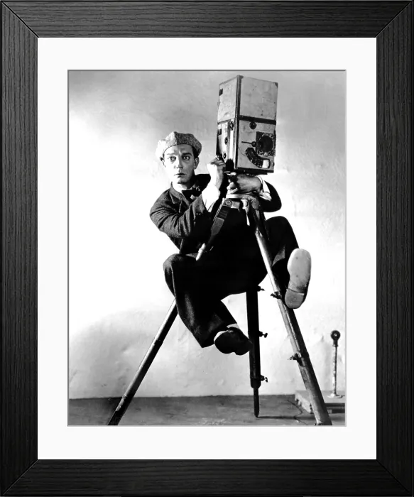 Framed Print : THE CAMERAMAN, Buster Keaton, 1928, newsreel camera