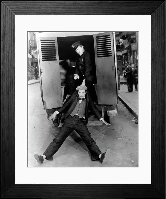 Framed Print : THE CAMERAMAN, Buster Keaton, 1928