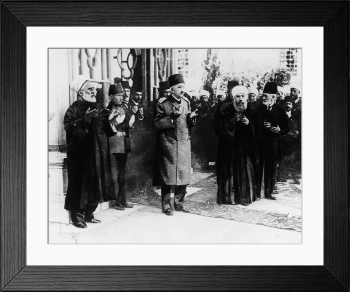 Framed Print : Sultan Mehmed VI thanks Allah for the recent Turkish victories in Asia minor. Oct. 9, 1922. In Sept