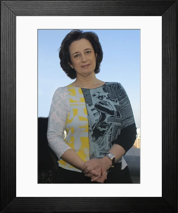 Framed Print : ROCAElisenda (1963). Journalist. 2004. Oscar Elias / AISA / Everett Collection (184189)**US SALES ONLY** Framed Print : ROCAElisenda (1963). Journalist. 2004. Oscar Elias / AISA / Everett Collection (184189)**US SALES ONLY**