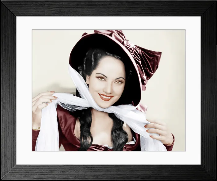 Framed Print : THE SCARLET PIMPERNEL, Merle Oberon, 1934 Framed Print : THE SCARLET PIMPERNEL, Merle Oberon, 1934