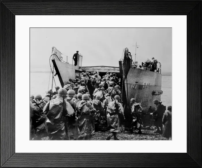 Framed Print : World War II, U.S. soldiers boarding a ship, circa 1940-1946