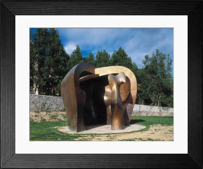 Framed Print : MOOREHenry (1898-1986). Large figure in a shelter. 1985-1986. SPAIN. Guernica. Sculpture on bronze. AISA / Everett Collection - Image has fine art copyright Framed Print : MOOREHenry (1898-1986). Large figure in a shelter. 1985-1986. SPAIN. Guernica. Sculpture on bronze. AISA / Everett Collection - Image has fine art copyright