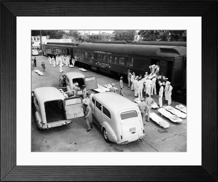 Framed Print : The Navy's wounded being brought home from the Battle of Normandy, Washington DC, August 1, 1944. Courtesy: CSU Archives / Everett Collection