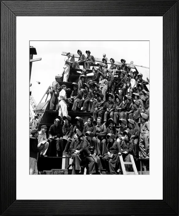Framed Print : School for Women Welders at a Los Angeles shipyard, circa 1943. Courtesy: CSU Archives / Everett Collection Framed Print : School for Women Welders at a Los Angeles shipyard, circa 1943. Courtesy: CSU Archives / Everett Collection