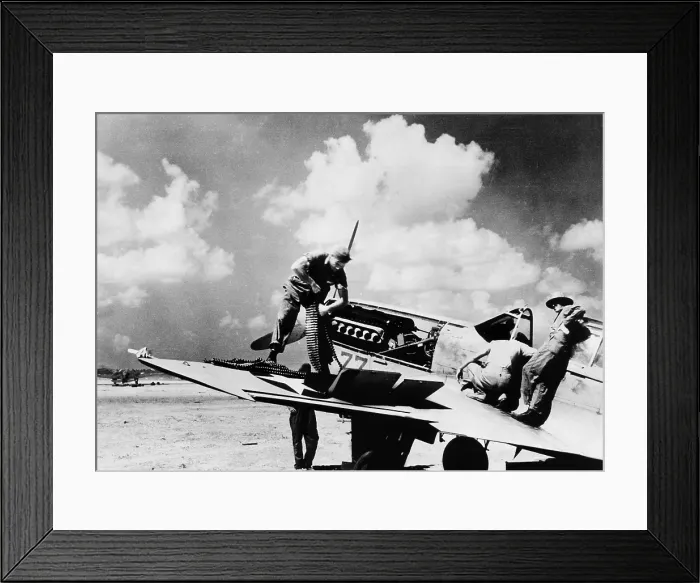 Framed Print : Allies in the Libyan desert. Feeding bullets into a Curtiss P40F Warhawk, circa 1942. Courtesy: CSU Archives / Everett Collection Framed Print : Allies in the Libyan desert. Feeding bullets into a Curtiss P40F Warhawk, circa 1942. Courtesy: CSU Archives / Everett Collection