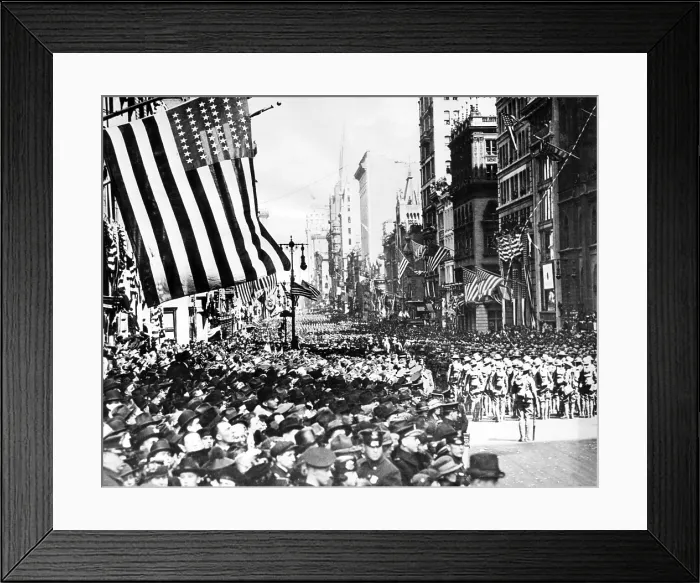 Framed Print : Returning U.S. troops marching up Fifth Avenue after the armistice and their return from France, New York, c. 1910's.. Courtesy: CSU Archives / Everett Collection Framed Print : Returning U.S. troops marching up Fifth Avenue after the armistice and their return from France, New York, c. 1910's.. Courtesy: CSU Archives / Everett Collection