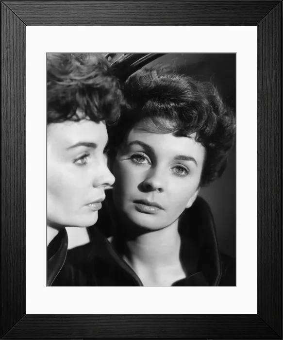 Framed Print : FOOTSTEPS IN THE FOG, Jean Simmons, 1955 Framed Print : FOOTSTEPS IN THE FOG, Jean Simmons, 1955