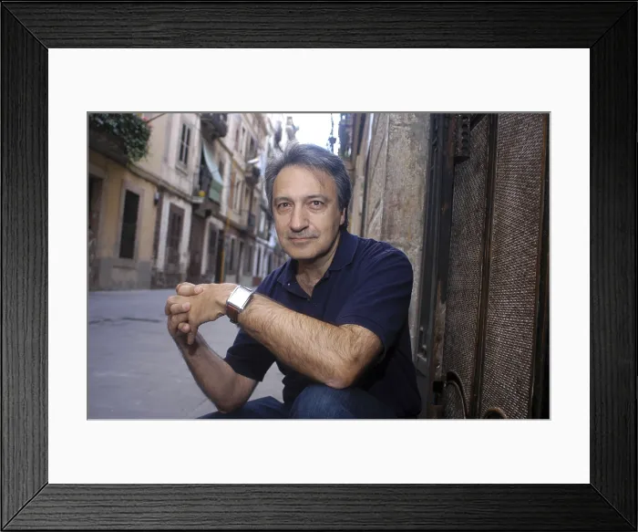 Framed Print : MUOZJos Luis. Writer. 2004. Oscar Elias / AISA / Everett Collection (184239)**US SALES ONLY**