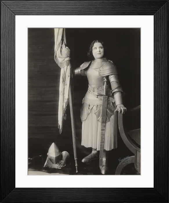 Framed Print : Geraldine Farrar (1882-1967), American actress, dressed in costume as Joan of Arc, holding a flag, 1916