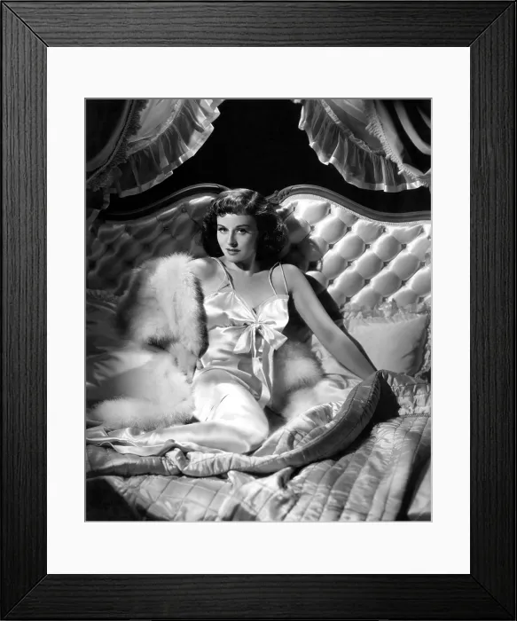 Framed Print : THE CAT AND THE CANARY, Paulette Goddard, 1939 Framed Print : THE CAT AND THE CANARY, Paulette Goddard, 1939