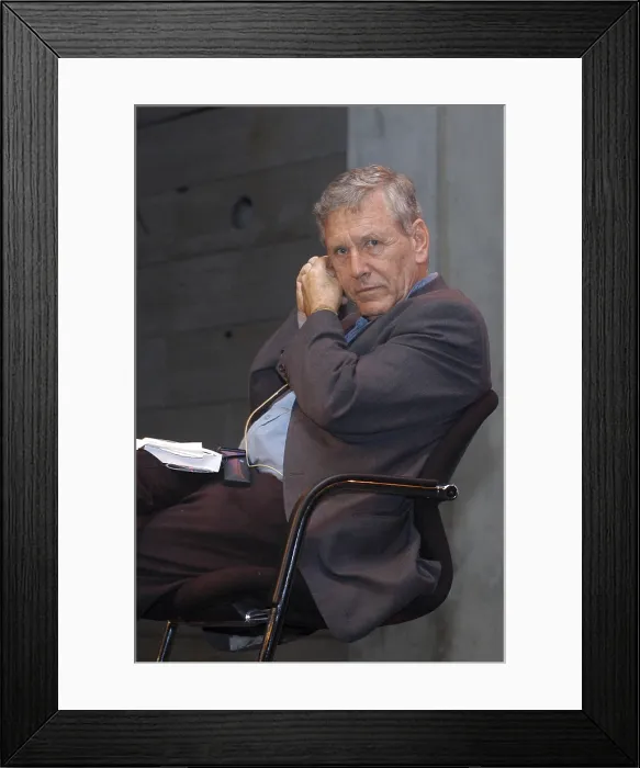 Framed Print : OZAmos (1939). Writer. 2004. Oscar Elias / AISA / Everett Collection (184277)**US SALES ONLY**