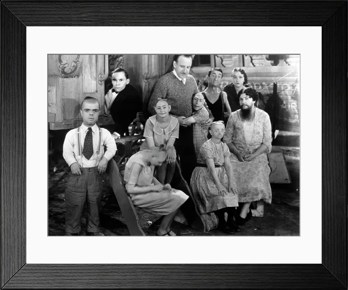 Framed Print : FREAKS, from left: Jerry Austin, Johnny Eck (top), Jenny Lee Snow (front), Elvira Snow, director Tod Browning, Schlitze, Peter Robinson (back), Koo Koo, Josephine Joseph
