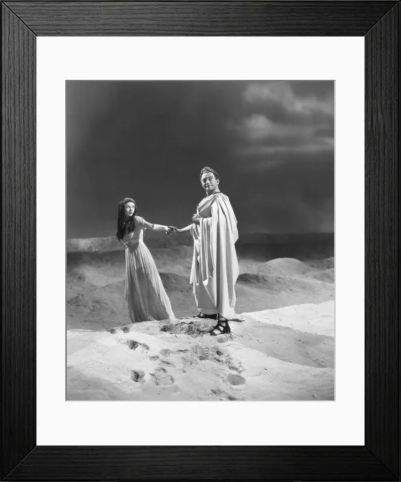 Framed Print : CAESAR AND CLEOPATRA, from left: Vivien Leigh, Claude Rains, 1945