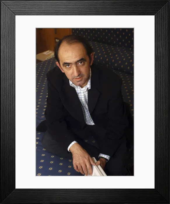 Framed Print : INNERARITYDaniel (1959). Writer. 2004. Oscar Elias / AISA / Everett Collection (184306)**US SALES ONLY**