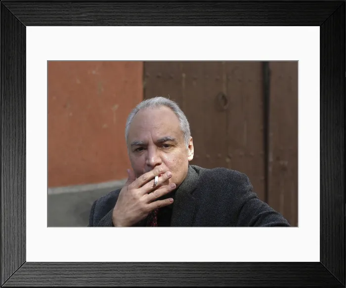 Framed Print : VAZQUEZ-RIALHoracio (1947). Writer. 2004. Oscar Elias / AISA / Everett Collection (184313)**US SALES ONLY**
