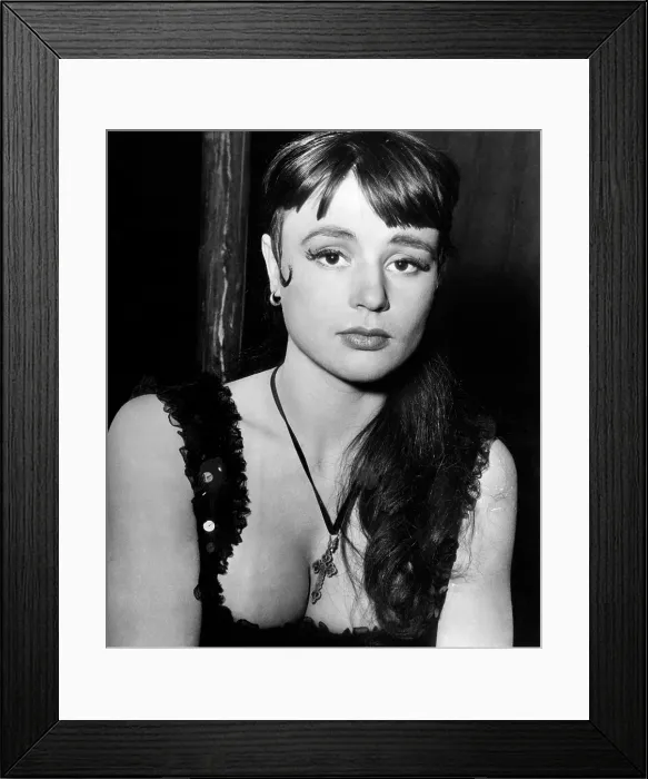 Framed Print : SAWDUST AND TINSEL, (aka THE NAKED NIGHT, aka GYCKLARNAS AFTON), Harriet Andersson, 1953
