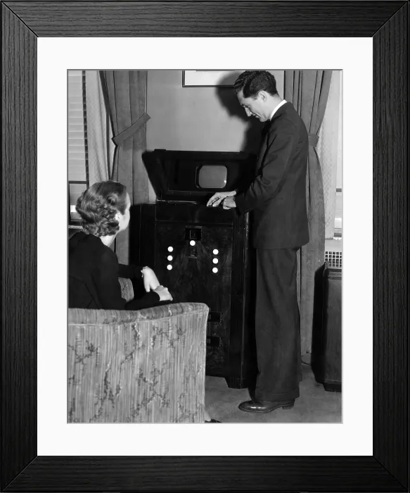 Framed Print : An experimental television from the National Broadcasting Company, circa 1937. Courtesy: CSU Archives / Everett Collection