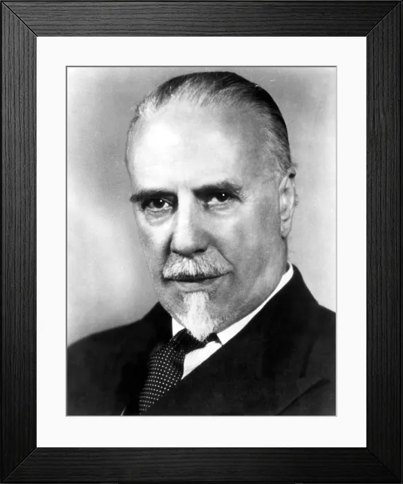 Framed Print : Sir Thomas Beecham, conductor, circa 1950. Courtesy: CSU Archives / Everett Collection Framed Print : Sir Thomas Beecham, conductor, circa 1950. Courtesy: CSU Archives / Everett Collection