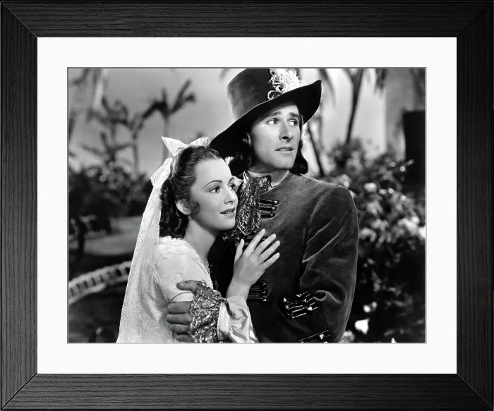Framed Print : CAPTAIN BLOOD, Olivia de Havilland, Errol Flynn, 1935