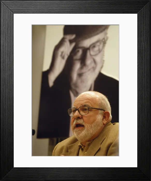Framed Print : FIGUERASJaume (1940). Journalist. 2004. Oscar Elias / AISA / Everett Collection (184349)**US SALES ONLY** Framed Print : FIGUERASJaume (1940). Journalist. 2004. Oscar Elias / AISA / Everett Collection (184349)**US SALES ONLY**