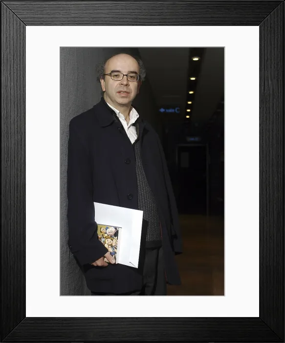 Framed Print : DALMAURafael. Writer. 2004. Oscar Elias / AISA / Everett Collection (184334)**US SALES ONLY**