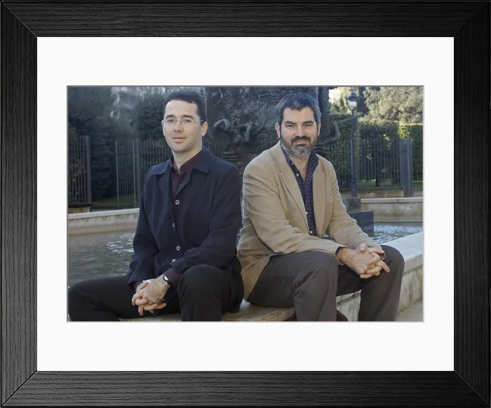 Framed Print : Daniel y Bernat Roman (2004). Oscar Elias / AISA / Everett Collection (184335)**US SALES ONLY**