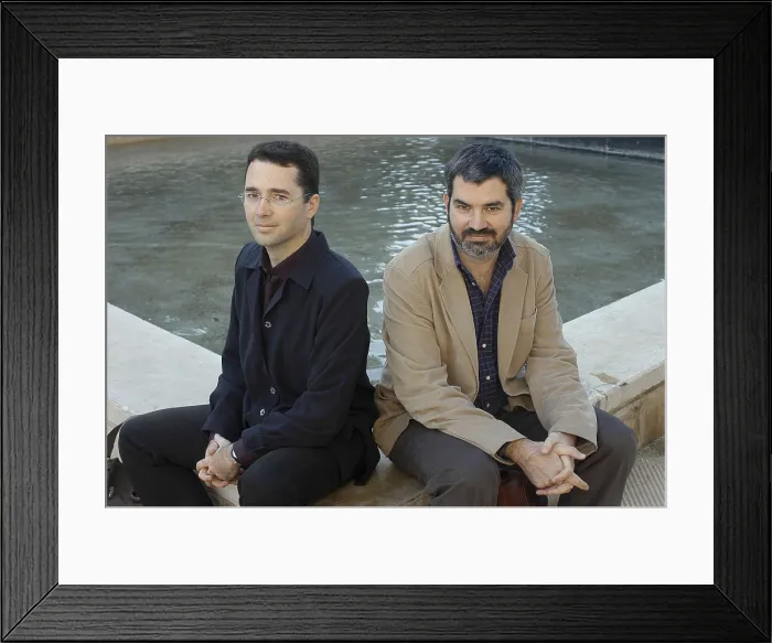 Framed Print : Daniel y Bernat Roman (2004). Oscar Elias / AISA / Everett Collection (184336)**US SALES ONLY** Framed Print : Daniel y Bernat Roman (2004). Oscar Elias / AISA / Everett Collection (184336)**US SALES ONLY**