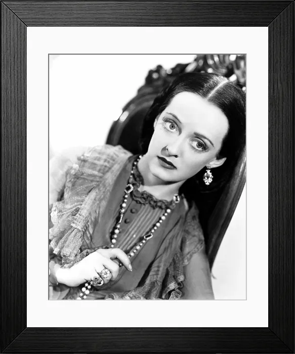 Framed Print : JUAREZ, Bette Davis, 1939