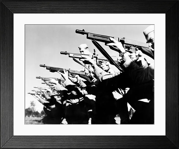Framed Print : US Army trainees learn to fire the snubnose Thompson sub-machine gun, Mitchell Field, New York 1942 Framed Print : US Army trainees learn to fire the snubnose Thompson sub-machine gun, Mitchell Field, New York 1942