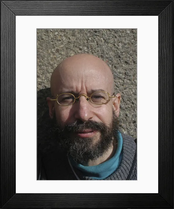 Framed Print : DAVIDSONArnold. Philosopher. 2004. Oscar Elias / AISA / Everett Collection (184367)**US SALES ONLY** Framed Print : DAVIDSONArnold. Philosopher. 2004. Oscar Elias / AISA / Everett Collection (184367)**US SALES ONLY**